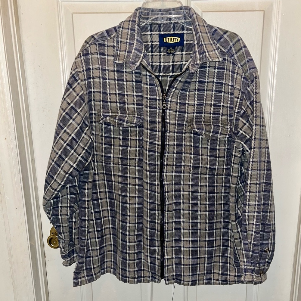 UTILITY Brand Men’s Long Sleeve Full Front Zipper Plaid Jacket. Sz XL.